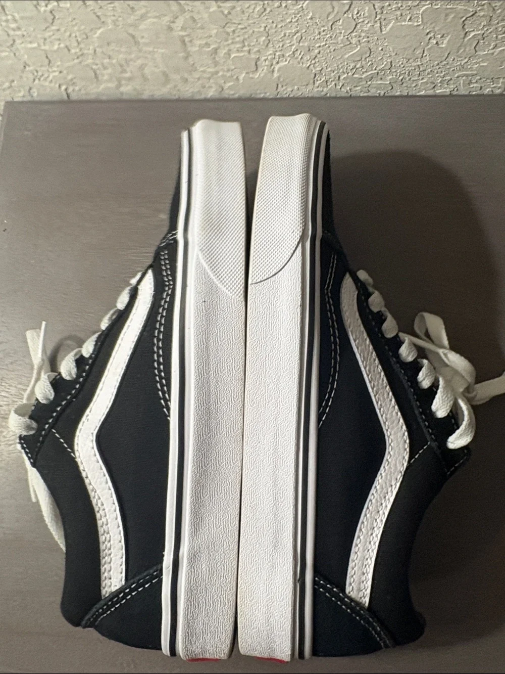 Vans Black and White Old Skool Low-Top Sneakers Wm 7.5 or Men’s 6 - Picture 8 of 10